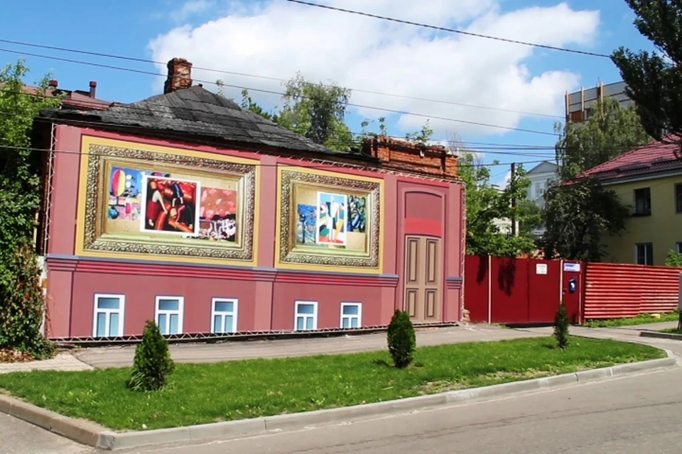 Новый "фасад" напоминает потемкинские деревни. Фото Вадима Медовщикова.