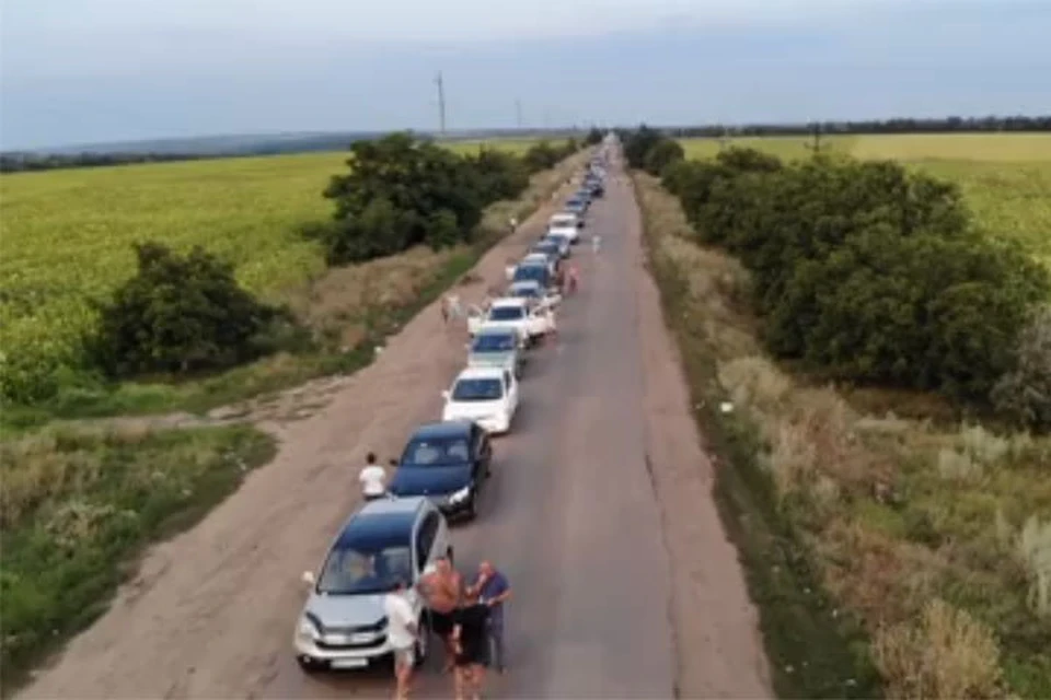 Километровая очередь на КПП Тудора на молдо-украинской границе