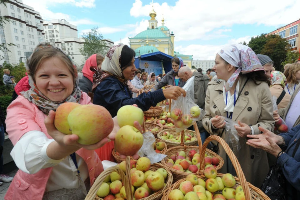 19 августа православные освящают яблоки.