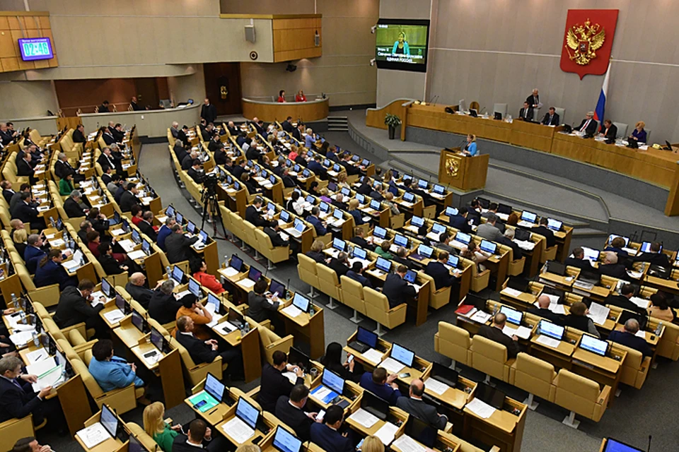 Депутаты прервали свой летний отпуск, чтобы на общественных слушаниях в парламенте поспорить об изменениях в пенсионном законодательстве