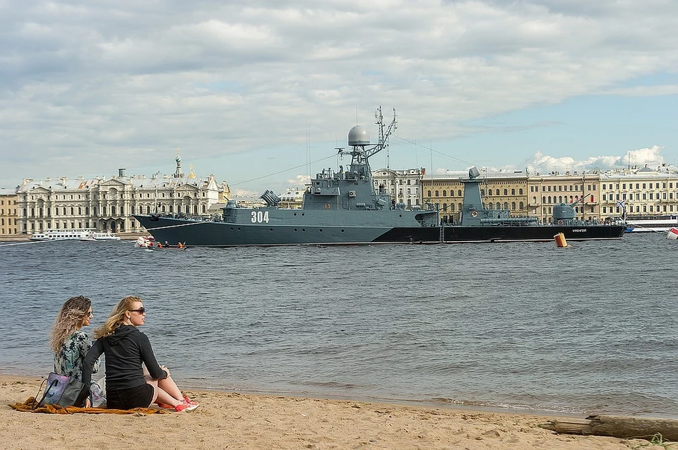 Кроме ЧМ-2018 и Алых Парусов, летом Петербург отметил День ВМФ