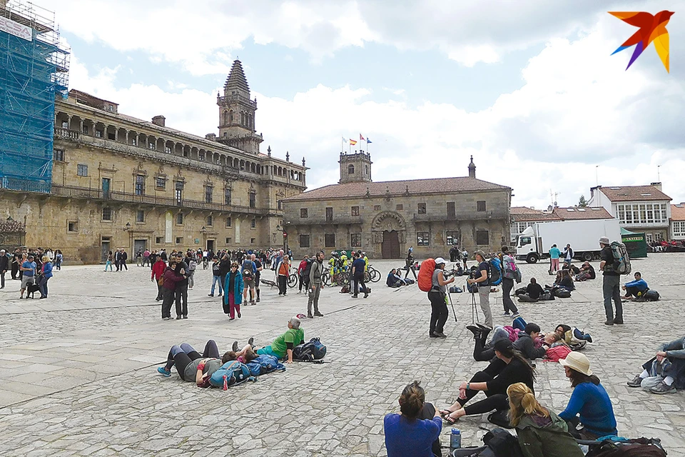Площадь перед собором в Сантьяго-де-Компостела очень атмосферна: здесь только пилигримы. Фото: РУБАНОВ Андрей