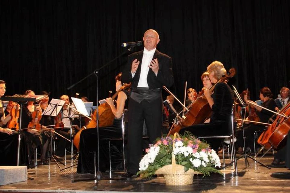 Благотворительный концерт оркестра под управлением Аркадия Фельдмана пройдет с 13 до 14 часов.