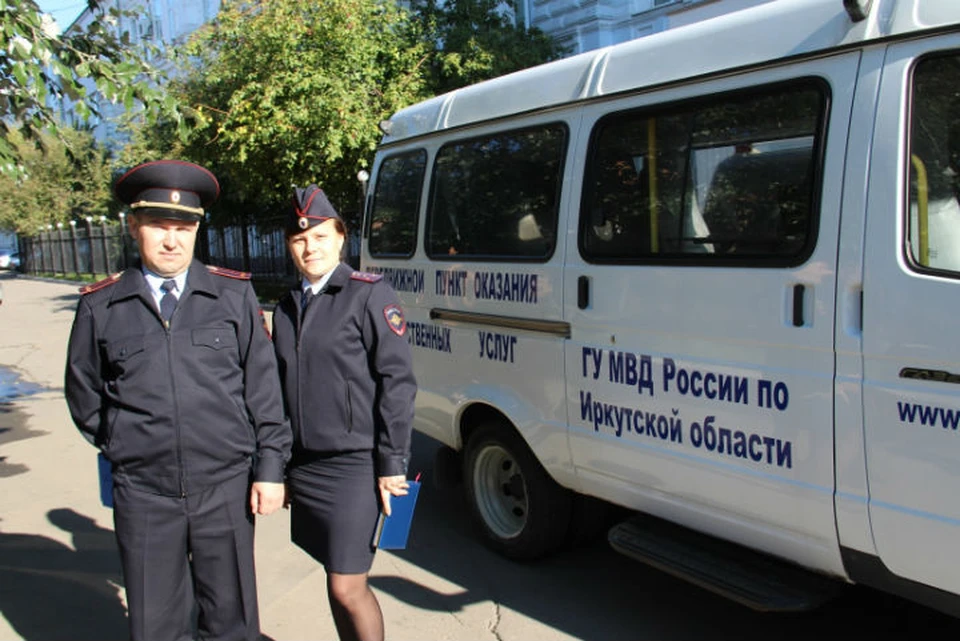 Иркутские полицейские открыли первый передвижной пункт по оказанию госуслуг. Фото: ГУ МВД России по Иркутской области.