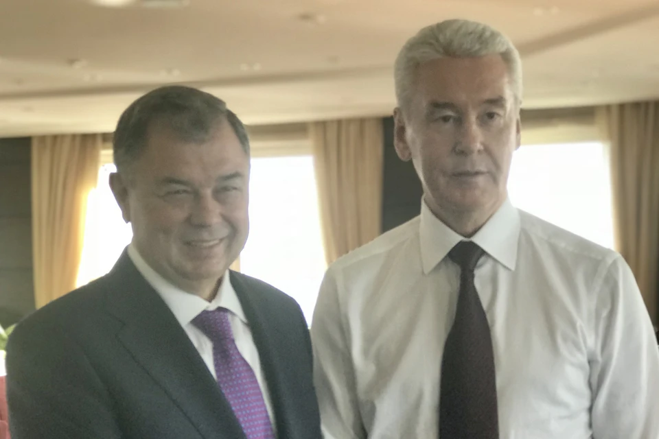 Анатолий Артамонов (слева) отметил, что калужские предприятия заинтересованы в развитии кооперации с московскими коллегами.