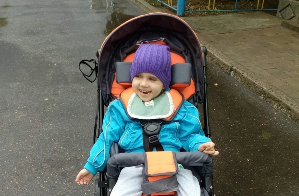 «У дочки сломалась инвалидная коляска» - KP.RU