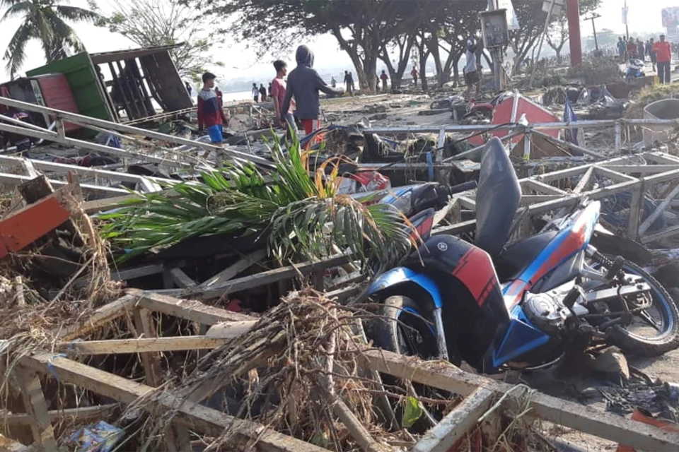 По последним данным, число жертв мощного землетрясения, произошедшего на индонезийском острове Сулавеси в минувшую пятницу, 28 сентября, и вызванного им цунами увеличилось до 384 человек.