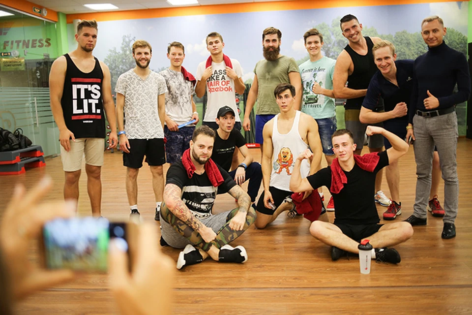 На спортивном этапе 12 участников конкурса продемонстировали физическую мощь и выносливость