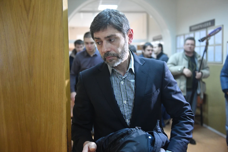 Февраль 2017 года. Актер Валерий Николаев в помещении суда.