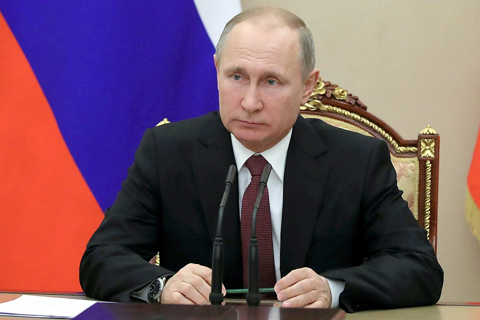 Президент РФ Путин провел совещание по экономическим вопросам.