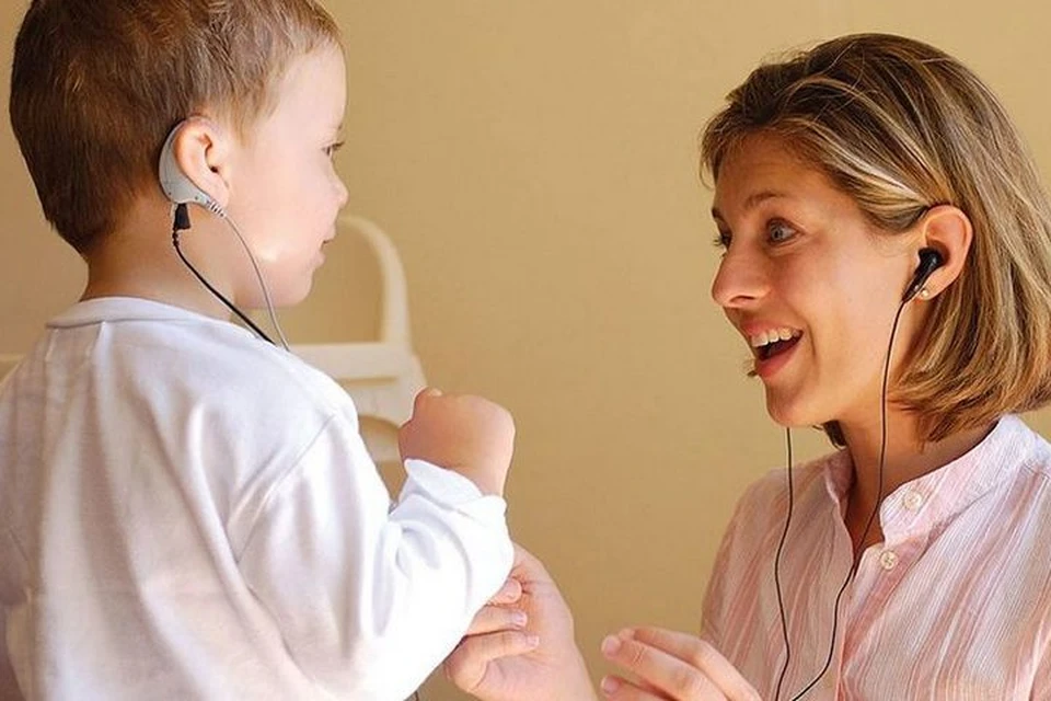 Общение глухих и слабослышащих. Глухие дети. Дети с нарушением слуха.. Дети с проблемами слуха. Слабослышащие и позднооглохшие дети.