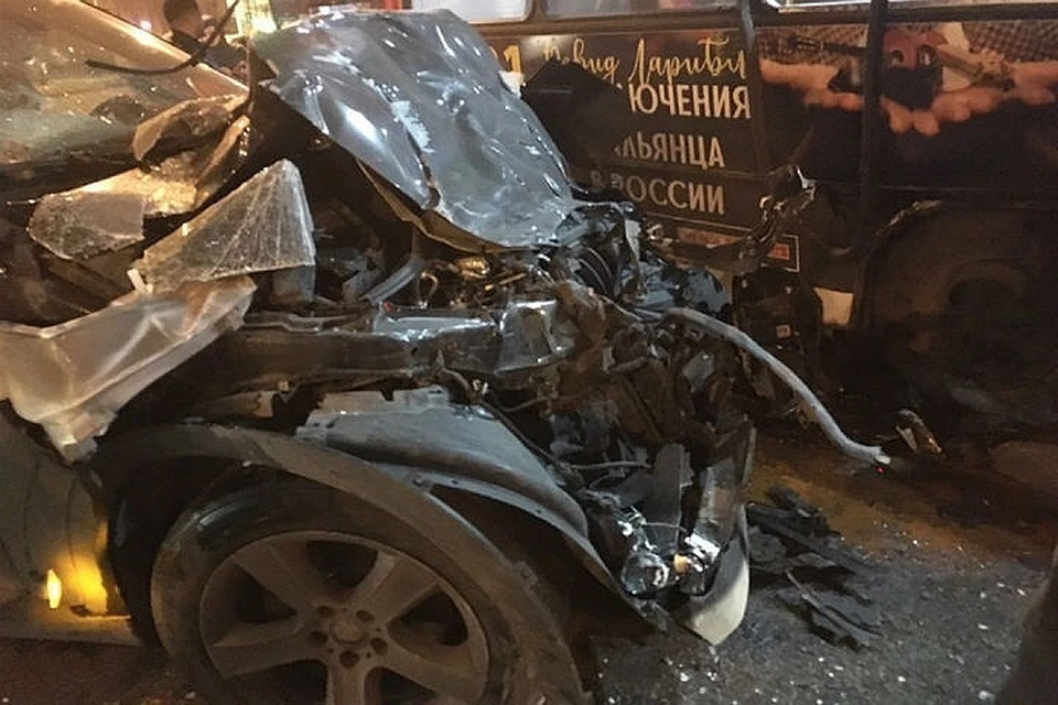 Появилось видео с места столкновения BMW и маршрутки в Петербурге. Фото:vk.com/spb_today