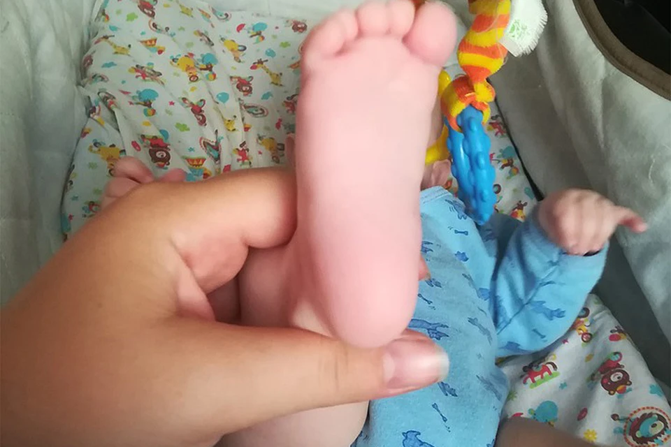 Teen Candid Feet !