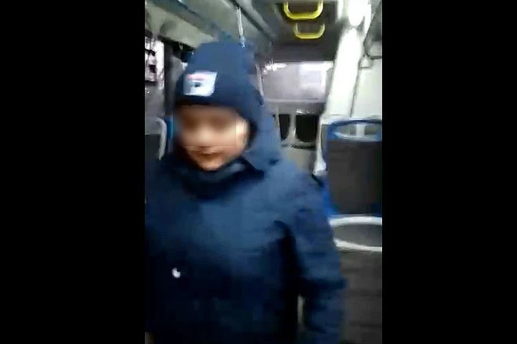 «Ну давай, разденься, я тебя так сниму»: Кондуктра, с кулаками набросившегося на пассажирку из-за телефона, отстранили от работы