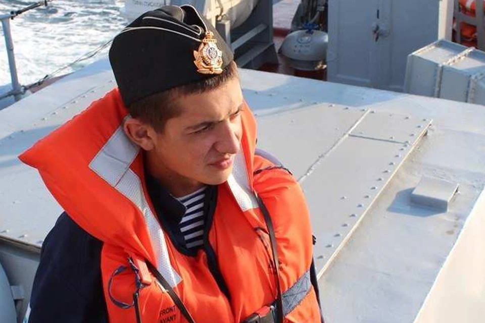Родные моряка Андрея Артеменко поведали, что перед выходом в море у всех экипажей почему-то отобрали мобильные телефоны
