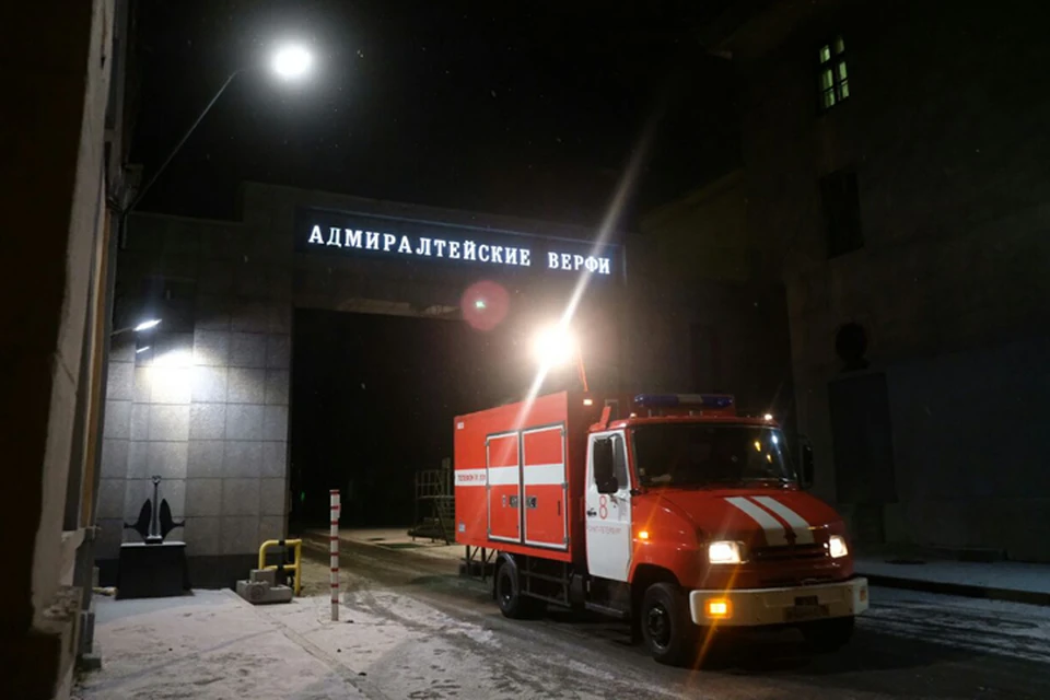 Крупный пожар произошел на строящемся ледоколе «Виктор Черномырдин» в Петербурге.