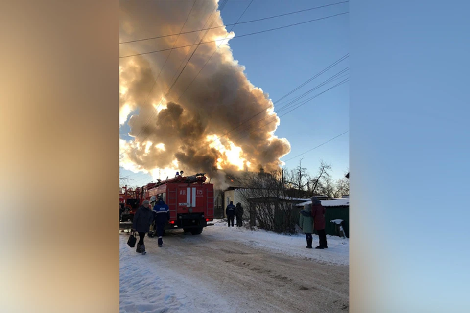Дом на улице Ломоносова загорелся днем 1 декабря.