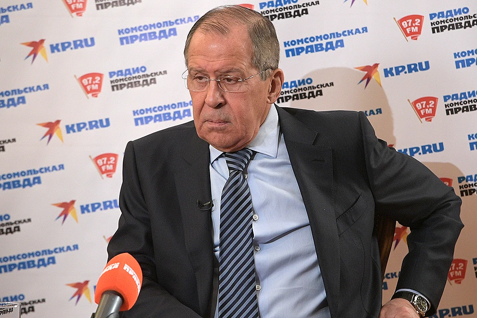 Глава МИД РФ Сергей Лавров во время интервью "Комсомольской правде".