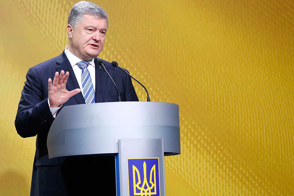 Петр Порошенко объявил об окончании срока военного положения на Украине.