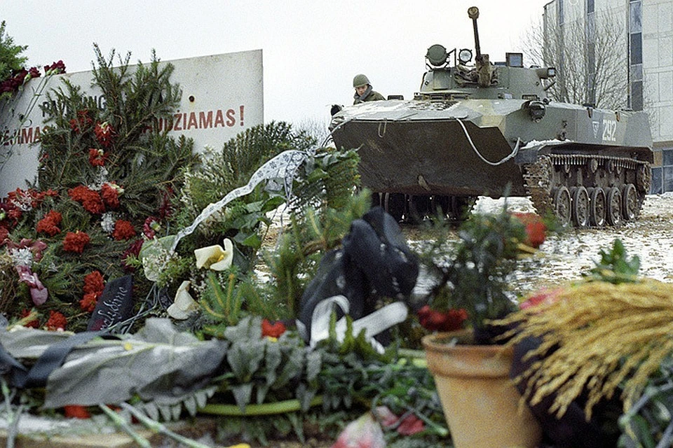 Вильнюс. Обстановка у телецентра в январе 1991 года. Фото Андрея Бабушкина /Фотохроника ТАСС.