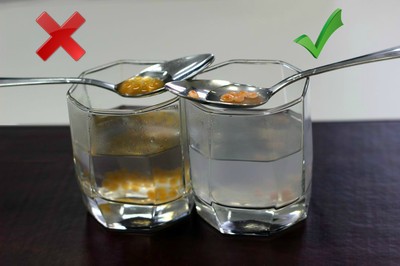 Настоящая икра должна свариться, а вода из-за этого - побелеть/ как в стакане, который стоит справа.