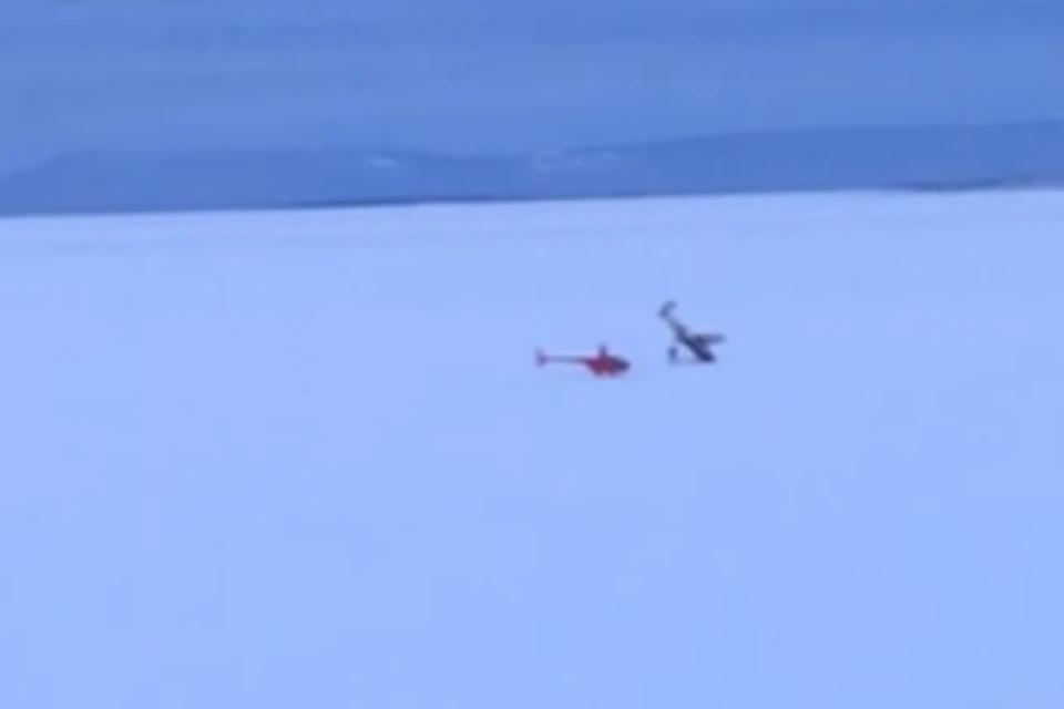 Видео: легкомоторный самолет воткнулся в лед Братского водохранилища. Фото: скриншот с видео.