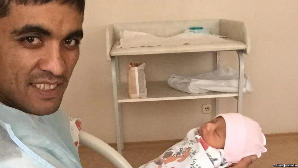 Хусниддин Зайнобиддинов выехал из Кыргызстана 8 лет назад, а два месяца назад он стал отцом