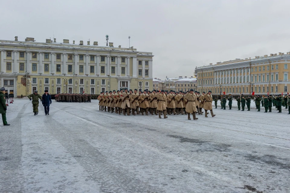 Репетиция парада в честь 75-й годовщины полного освобождения Ленинграда от фашистской блокады на Дворцовой площади.