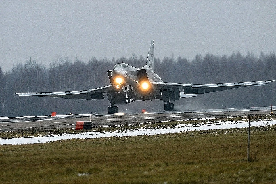 Ту-22 грохнулся о землю, не долетев полкилометра до взлетки