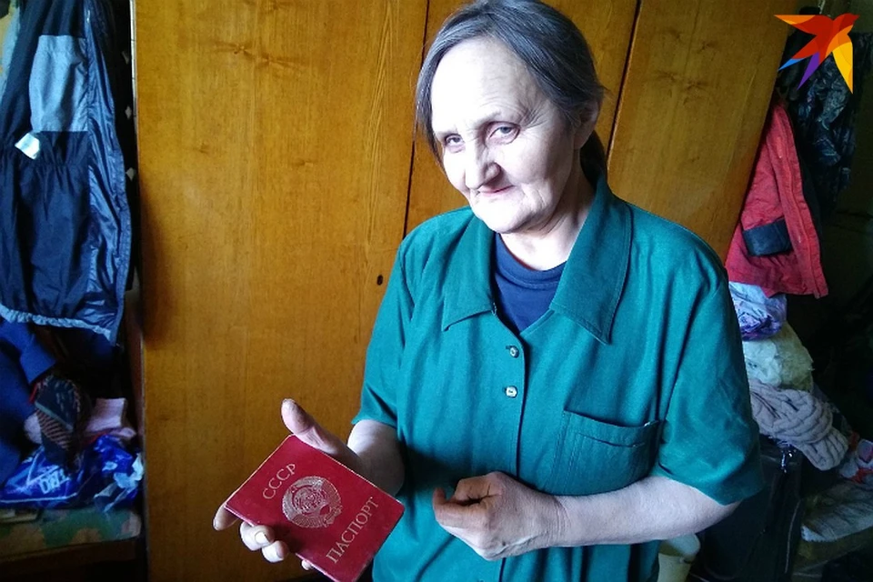 Галина Петровна, наконец, сможет поменять паспорт несуществующей страны на российский.