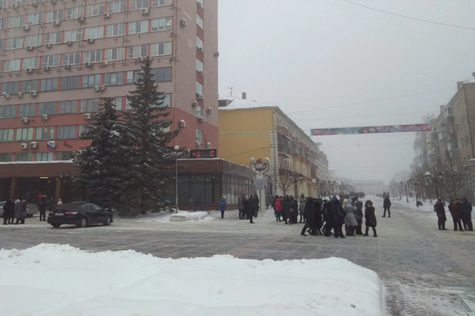 В административном здании на площади Ленина сработала пожарная сигнализация. Фото: vk.com, "Типичный Брянск"