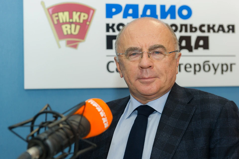 Александр Запесоцкий в студии радио «Комсомольская Правда в Петебурге»