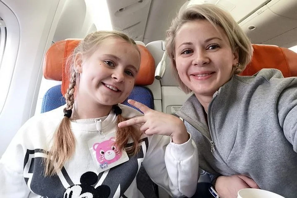 9-летняя Катя Гаврилюк с мамой летит из Владивостока на кастинг в Москву. Фото предоставила редакции КП Анастасия Гаврилюк