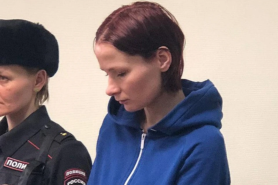 Мать мальчика Надежда Куликова в помещении суда.
