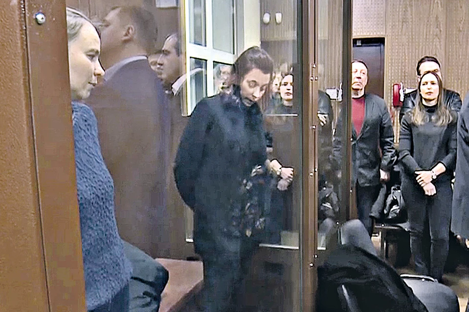 Несмотря на решение суда, Александра Лисицына старается держаться. Фото: youtube.com