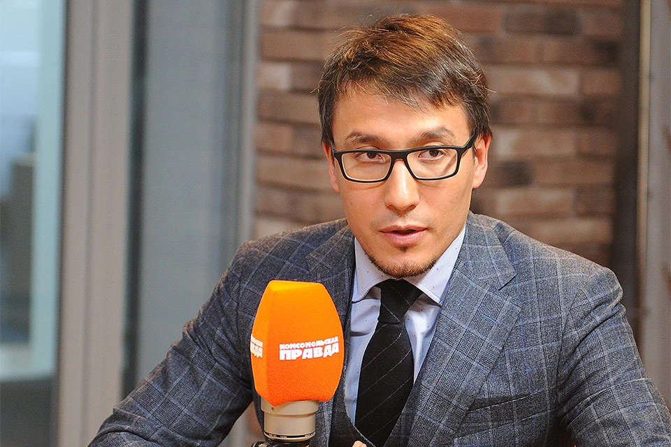 Глава Центра стратегических коммуникаций Дмитрий Абзалов в прямом эфире радио `Комсомольская правда`.