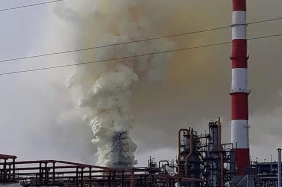 Пожар на НПЗ в Комсомольске: полсотни человек тушат огонь, масштабы бедствия пока неизвестны