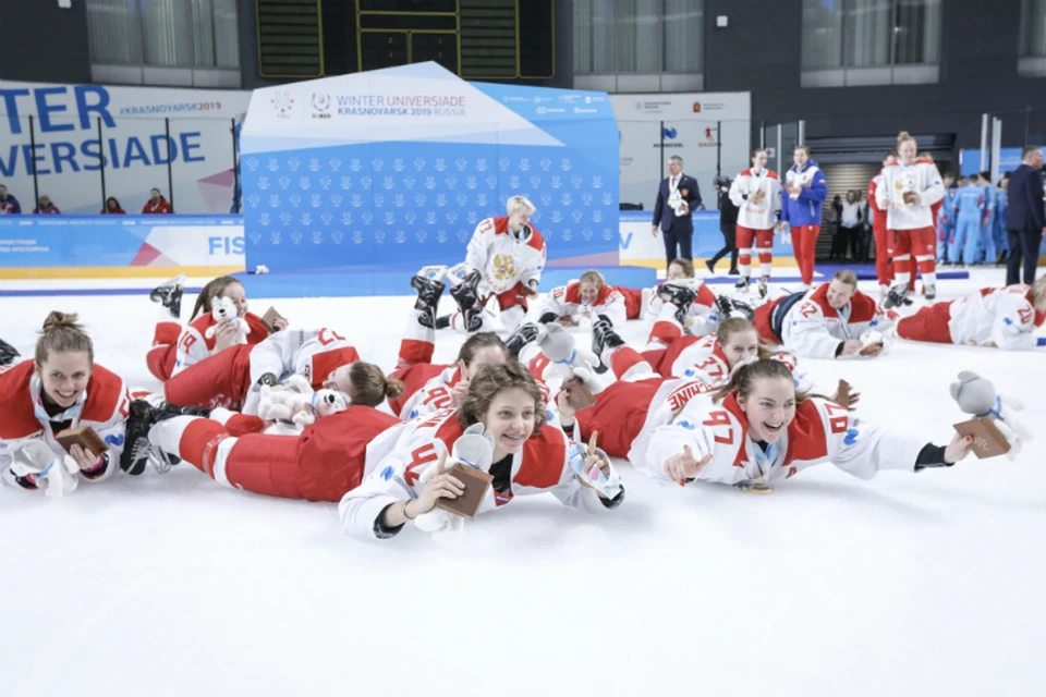Российские хоккеистки принесли сборной очередную золотую медаль