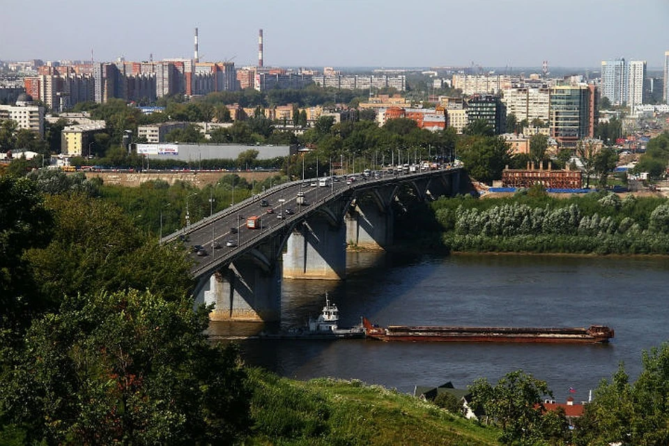 Для ликвидации заторов на Канавинском мосту изменят работу светофора