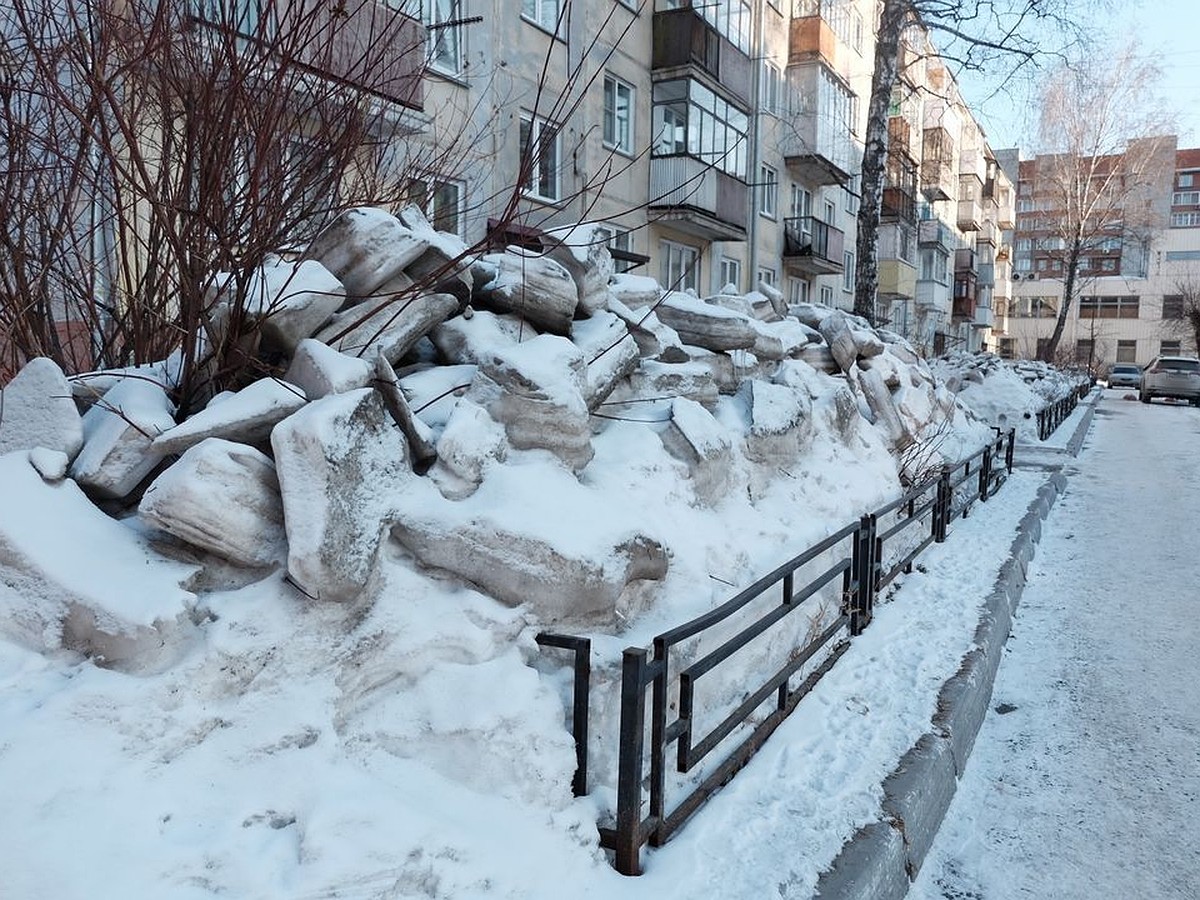 «Уберите это безобразие»: Новосибирск снова тонет в снегу - KP.RU