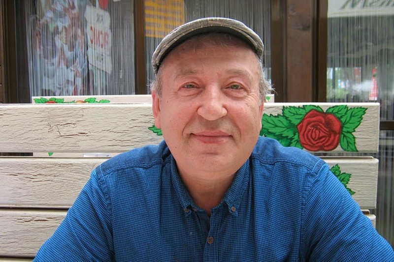 Живет Виктор Пеленягрэ в Москве, но на родине бывает частенько