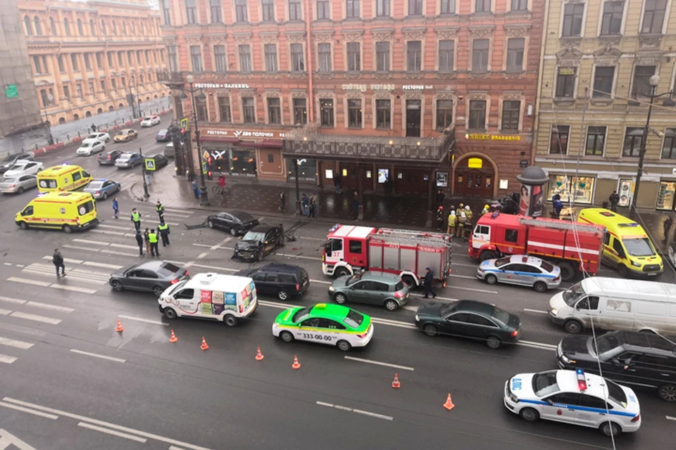В ДТП на Невском погиб водитель Volkswagen Polo. Фото: vk.com/spb_today