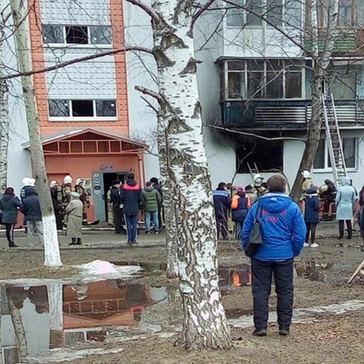 Пожар вспыхнул в многоэтажном доме на улице Строкина в Нижнем Новгороде -  KP.RU