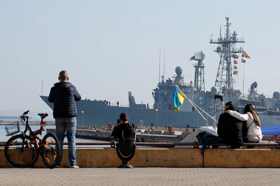 Корабль ВМС Испании "Санта Мария" в порту Одессы.