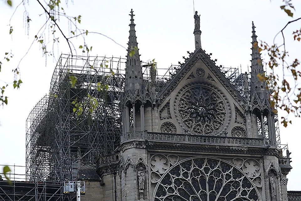 Структура собора спасена, и основные произведения искусства уцелели