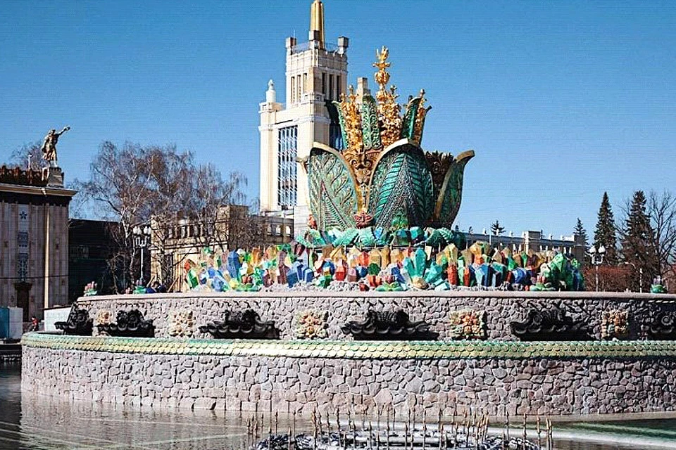 Отреставрированный фонтан "Каменный цветок".