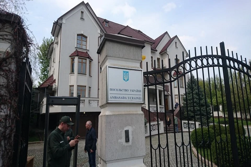 Избирательный участок открыт в посольстве Украины в Кишиневе.