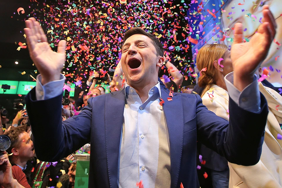 Актер Владимир Зеленский празднует победу на президентских выборах.