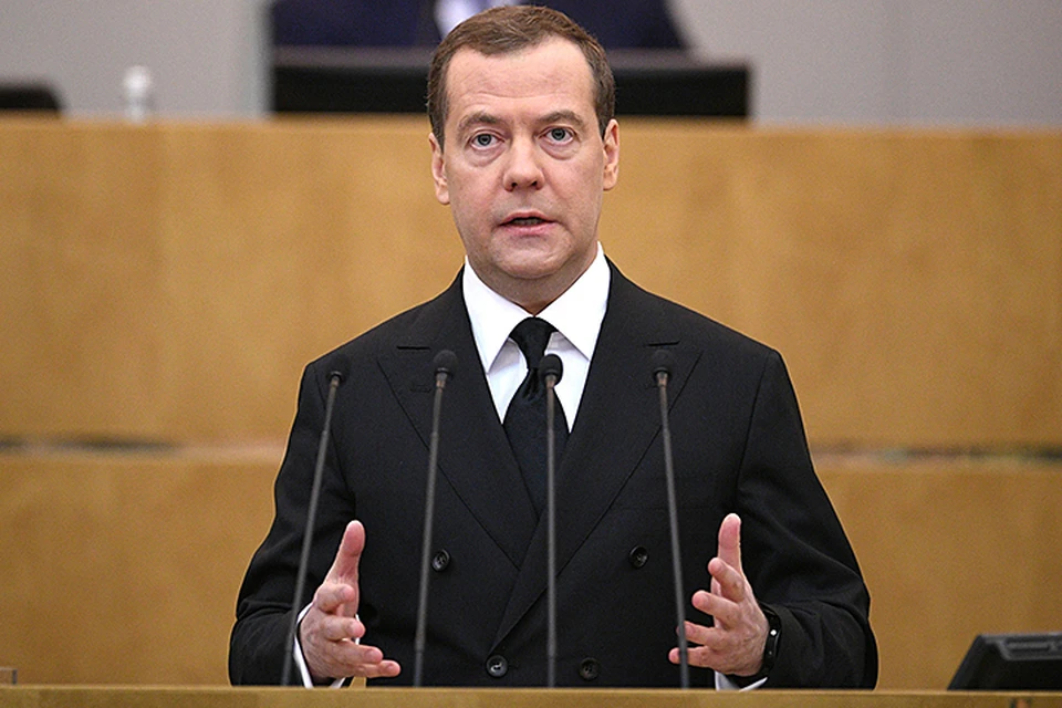 Как пояснил Медведев, новые правила в жилищном строительстве не должны «заморозить» ранее начавшиеся стройки, где используются средства дольщиков