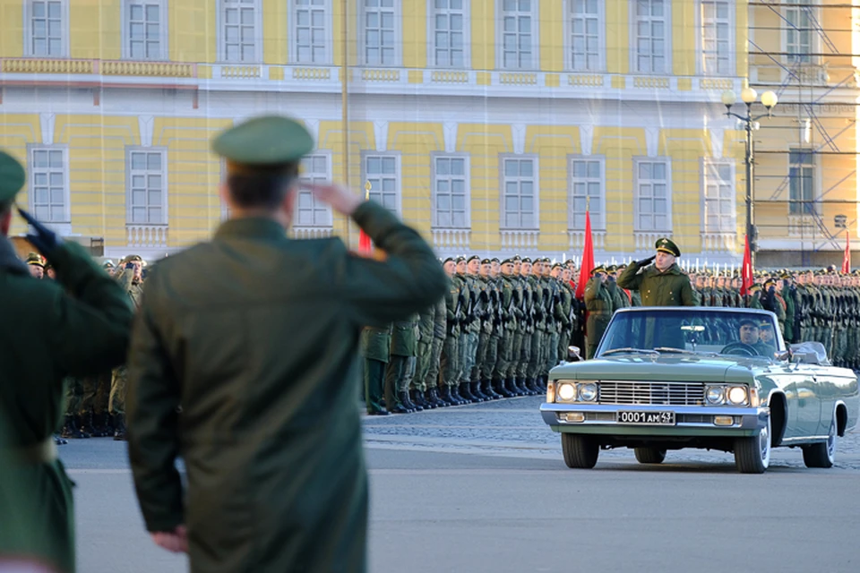 В связи с репетициями военного парада в Петербурге ко Дню победы движение по участку Невского проспекта будет прекращено